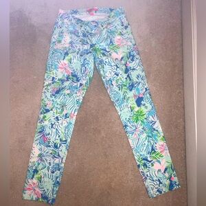 Brand New size 6 Lilly Pulitzer pants jean look and comfortable